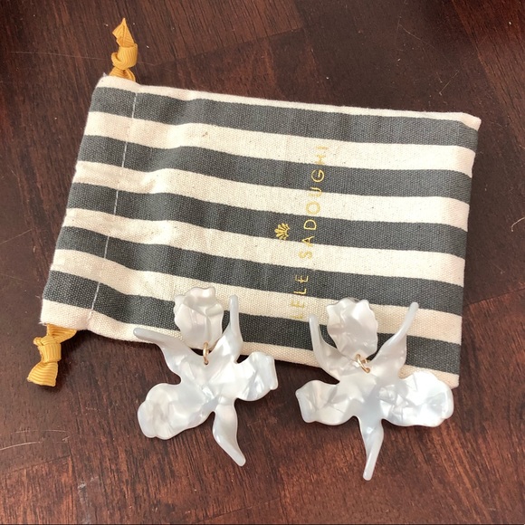 Lele Sadoughi Jewelry - NWT Lele Sadoughi Small Paper Lily Earrings – Mother of Pearl Acetate